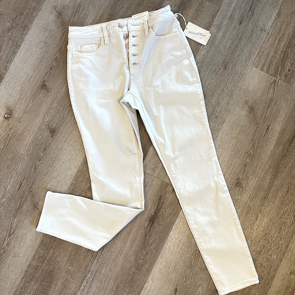 NWT Universal Threads Skinny Jeans.
